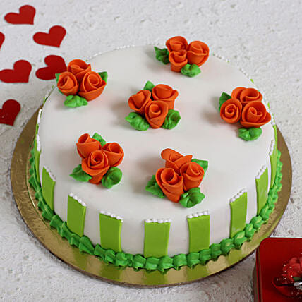 Divine Sweet Smile Cake With Red Roses – Order Online Cake: Chandigarh,  Panchkula, Mohali Delivery | Birthday Cakes | Kids Cakes | Fruits Cake |  Premium Cakes